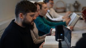 В Одигитриевском храме г. Аксая начались ежедневные чтения по программе «Библия за 100 дней»