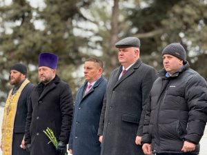 Благочинный Азовского районного округа принял участие в районном мероприятии, посвящённом 83-й годовщине освобождения Азовского района от немецко-фашистских захватчиков