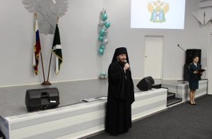 В преддверии Дня защитника Отечества клирик Аксайского благочиния посетил Ростовскую таможню