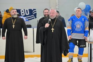Благочинный Таганрогского округа приветствовал участников хоккейного турнира