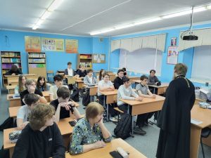 Представители Донской духовной семинарии провели урок для учащихся ростовской школы №77