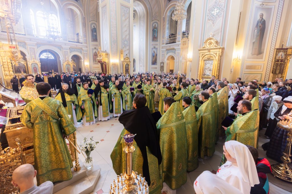 В день памяти святого праведного Иоанна, пресвитера Ростовского, Глава Донской митрополии совершил Литургию Преждеосвященных Даров в Кафедральном соборе г. Ростова-на-Дону