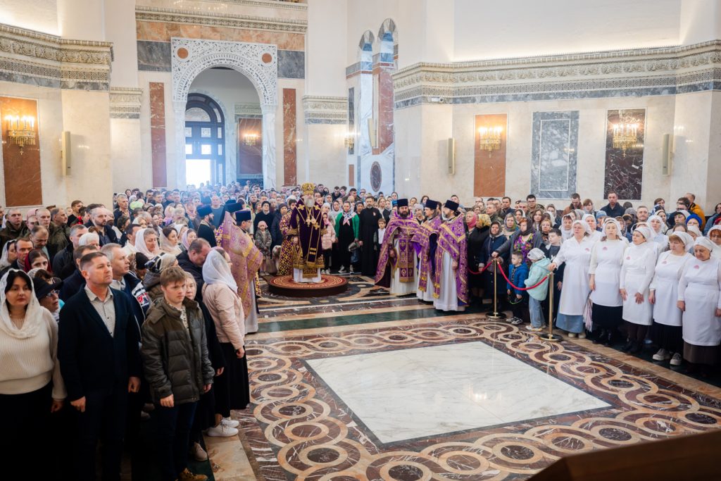 В Неделю 4-ю Великого поста Глава Донской митрополии совершил Божественную литургию в храме святого великомученика Георгия Победоносца г. Ростова-на-Дону — Главном православном воинском храме Южного военного округа