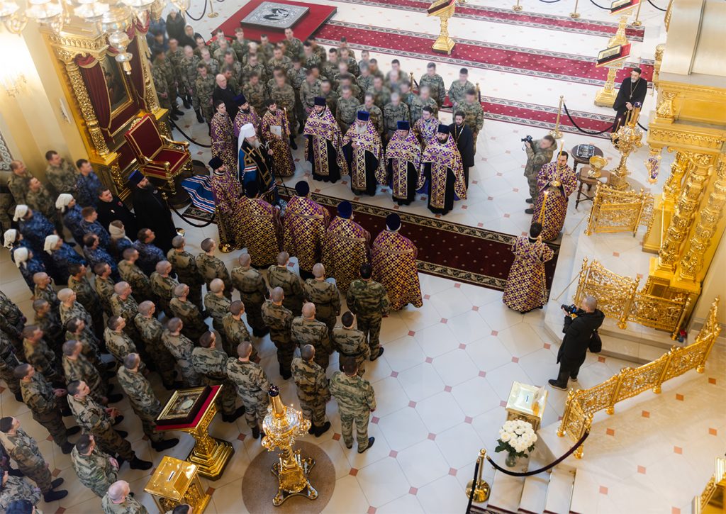 Митрополит Меркурий совершил молебен перед Донской иконой Божией Матери в Ростовском кафедральном соборе в преддверии 10-летия Росгвардии и 215-летия войск правопорядка