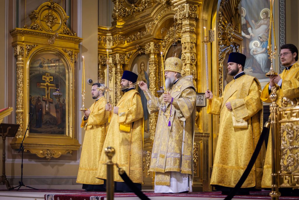 В канун Недели 2-й Великого поста Глава Донской митрополии совершил всенощное бдение в Ростовском кафедральном соборе