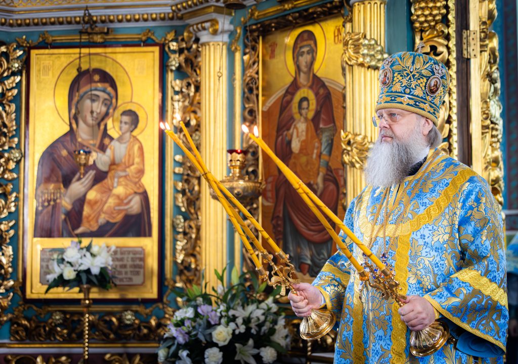 В праздник Похвалы Пресвятой Богородицы митрополит Ростовский и Новочеркасский Меркурий совершил Божественную литургию в храме иконы Божией Матери «Умиление» г. Ростова-на-Дону 