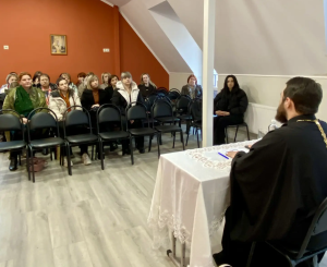 В храме Святой Троицы г. Азова прошла лекция для учителей общеобразовательных школ