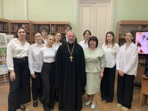 Благочинный Таганрогского округа принял участие в муниципальном фестивале «Духовный подвиг длиною в жизнь», посвященном десятилетию общецерковного прославления святого праведного Павла Таганрогского