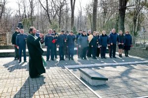 Панихиду по генералу Тимофею Шапкину на Братском кладбище г. Ростова-на-Дону совершил войсковой священник Всевеликого войска Донского