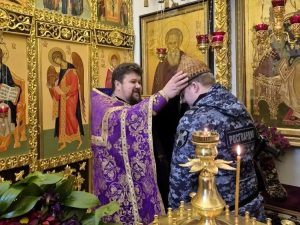 Благочинный Александровского округа совершил молебен для сотрудников Росгвардии