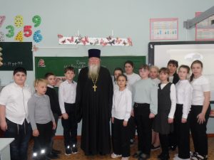 Настоятель храма в честь преподобного Алексия, человека Божия, присутствовал на открытом уроке в СОШ в поселке Крынка