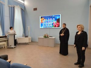 Настоятель храма вмч. и цел. Пантелеимона при НМИЦ онкологии принял участи в уроке "Твоя жизнь до рождения"