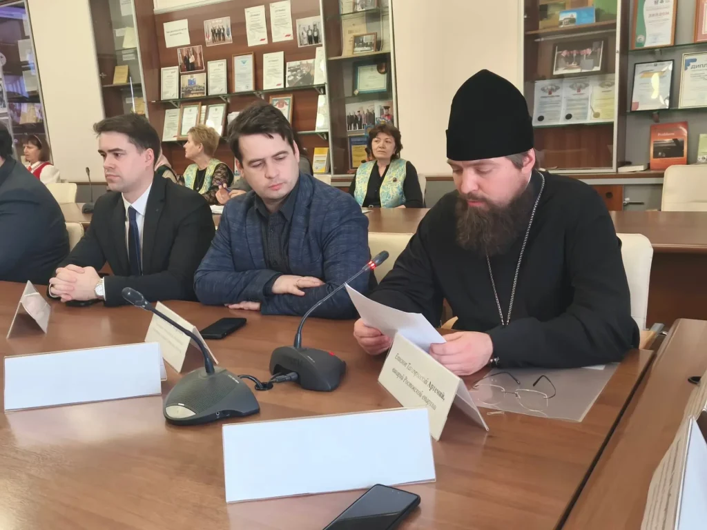 Викарий Ростовской епархии епископ Таганрогский Артемий принял участие в круглом столе в рамках Года единства народов России