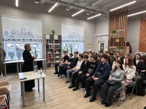 Настоятель храма Всех Святых, в земле Российской просиявших, провел встречу со студентами Ростовского строительного колледжа