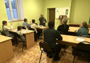 В храме Всех Святых, в земле Российской просиявших, состоялось первое занятие курсов жестового языка