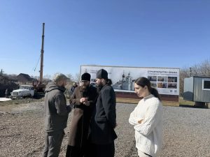 На подворье храма святителя Спиридона Тримифунтского поселка Дивный прошло рабочее совещание по вопросу строительства основного храма