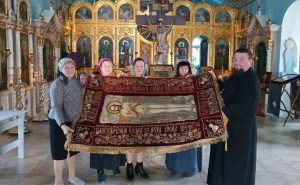 В златошвейной мастерской Покровского храма г. Батайска завершились реставрационные работы старинной плащаницы
