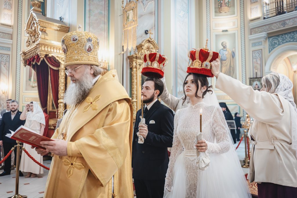 Митрополит Меркурий совершил Таинство Венчания в Кафедральном соборе Рождества Пресвятой Богородицы