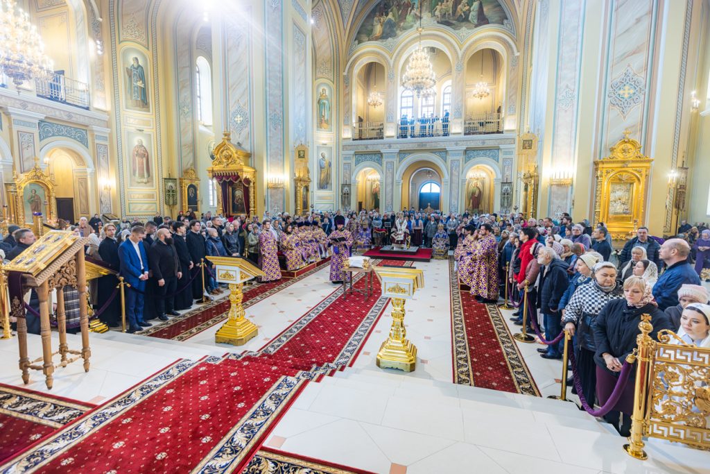Митрополит Меркурий: «В день Великого Четверга, когда Господь в каждой частице Святых Даров дарует нам всего Себя, будем стремиться быть достойными причастниками этого святого, Божественного и животворящего Таинства, дабы оно послужило нам во спасение бессмертной души»