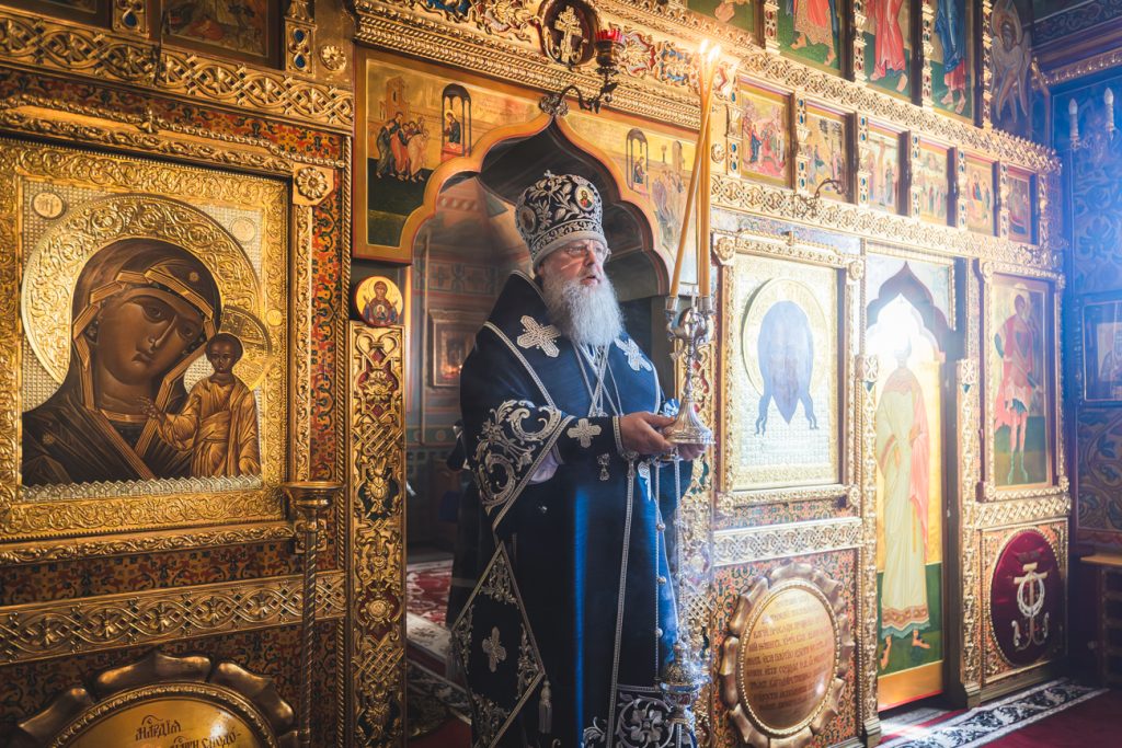 В Великий Понедельник Глава Донской митрополии совершил Литургию Преждеосвященных Даров в Георгиевском храме г. Ростова-на-Дону