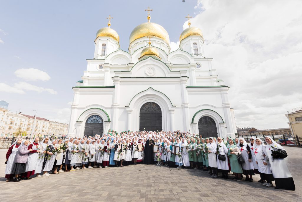 В Неделю 3-ю по Пасхе, святых жен-мироносиц, Глава Донской митрополии совершил Божественную литургию в Кафедральном соборе Рождества Пресвятой Богородицы г. Ростова-на-Дону