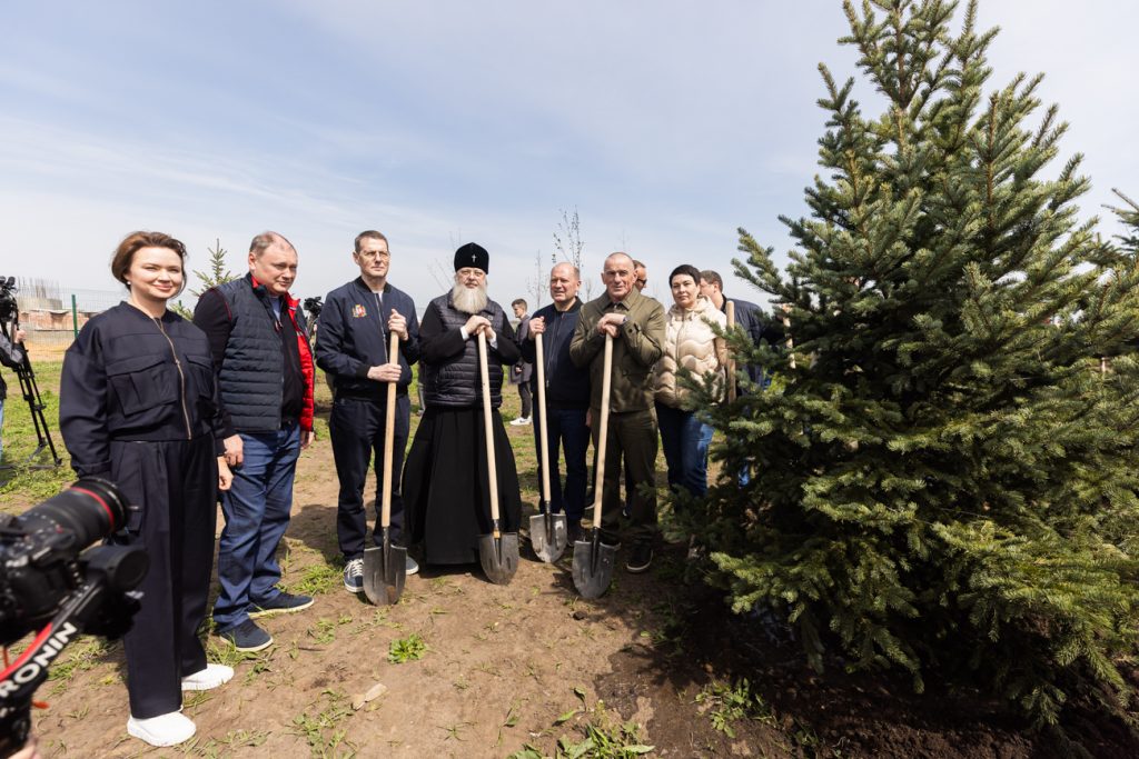 Глава Донской митрополии принял участие в Дне Древонасаждения