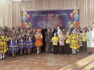 Настоятель храма Азовской иконы Божией Матери принял участие в юбилейном концерте школьного ансамбля «Карусель»