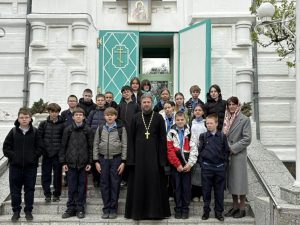 Настоятель Одигитриевского храма г. Аксая встретился с обучающимися казачьего класса МБОУ средней школы №1