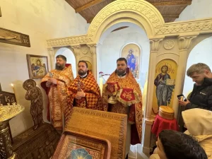 Во вторник Светлой седмицы в храме святых праведных Захария и Елисаветы совершена первая Литургия