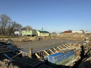 На подворье прихода святителя Спиридона Тримифунтского поселка Дивный завершены работы по устройству основания будущего храма