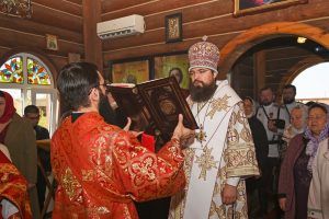 В пятницу Светлой седмицы епископ Таганрогский Артемий совершил Божественную литургию в храме Рождества Пресвятой Богородицы села Стефанидинодар Азовского района