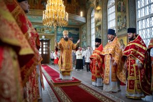 Епископ Таганрогский Артемий возглавил богослужение на русском жестовом языке