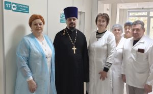 Настоятель храма преподобного Серафима Саровского провел встречу с сотрудниками Таганрогского филиала ГБУ РО «ОКЦФП»