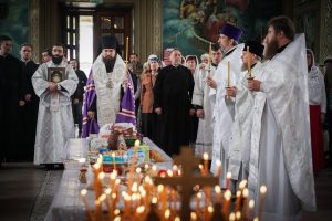 В Троицкую родительскую субботу епископ Таганрогский Артемий совершил панихиду в храме Преполовения Пятидесятницы при Донской духовной семинарии города Ростова-на-Дону