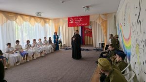 Настоятель Сергиевского храма города Таганрога посетил социальный приют для детей и подростков