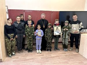 Настоятель храма Всех Святых, в земле Российской просиявших, встретился с воспитанниками военно-патриотического клуба «Николаевский дозор»