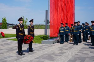 На «Самбекских высотах» с воинскими почестями захоронили останки неизвестного сотрудника НКВД