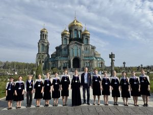 Певчие Детского хора «Карильон» при Свято-Казанском храме молились с Предстоятелем Русской Церкви в Главном храме Вооруженных сил России в составе Всероссийского Детского Победного хора