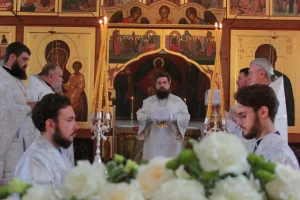 В праздник Вознесения Господня епископ Таганрогский Артемий совершил Божественную литургию в соименном храме города Батайска