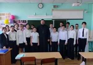Благочинный Куйбышевского округа провел ряд бесед со школьниками МБОУ "Куйбышевская СОШ им. А.А. Гречко" на духовно-нравственные темы.