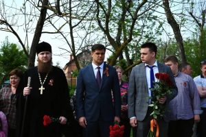 Наместник с братией Донского Старочеркасского Ефремовского мужского монастыря приняли участие в митинге, посвященном 81-й годовщине Победы в Великой Отечественной войне