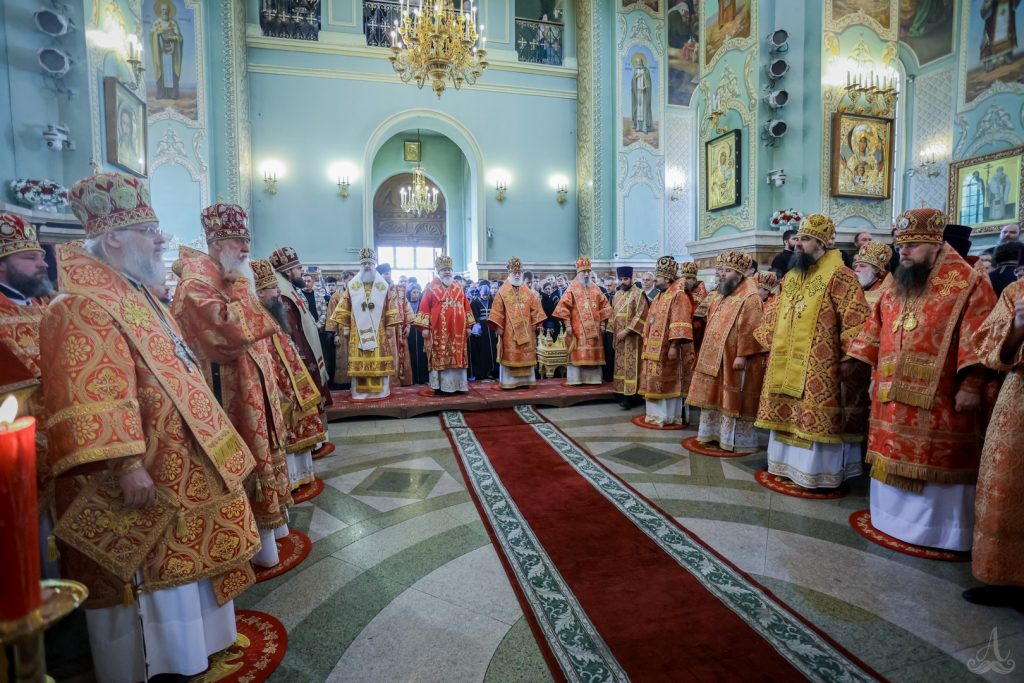 Глава Донской митрополии сослужил митрополиту Ставропольскому и Невиномысскому Кириллу за Божественной литургией в день празднования Собора святых Ставропольской митрополии