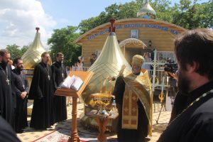 В строящемся храме иконы Божией Матери «Донская» города Ростова-на-Дону состоялось освящение крестов и куполов