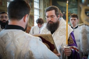 В субботу 7-й седмицы по Пасхе епископ Таганрогский Артемий совершил чин молебного пения пред экзаменами в храме Преполовения Пятидесятницы при Донской духовной семинарии города Ростова-на-Дону