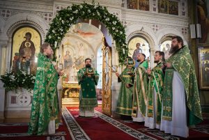В праздник Святой Троицы епископ Таганрогский Артемий совершил Божественную литургию в храме Преполовения Пятидесятницы при Донской духовной семинарии г.  Ростова-на-Дону
