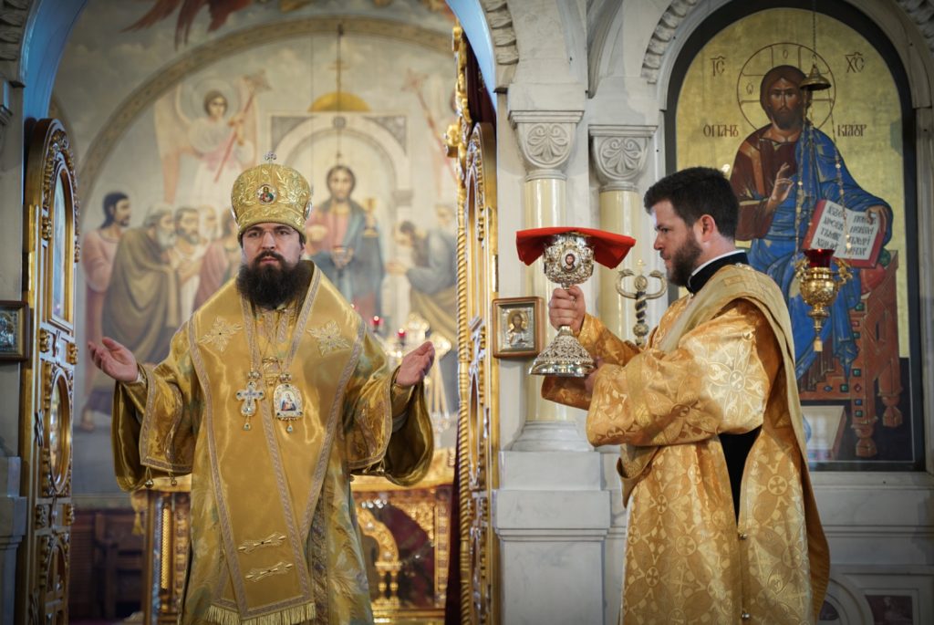В Неделю 1-ю по Пятидесятнице викарий Ростовской епархии совершил Божественную литургию в храме Преполовения Пятидесятницы при Донской духовной семинарии города Ростова-на-Дону
