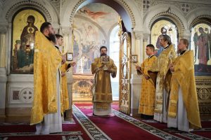 В Неделю 2-ю по Пятидесятнице викарий Ростовской епархии совершил Божественную литургию в храме Преполовения Пятидесятницы при Донской духовной семинарии г. Ростова-на-Дону