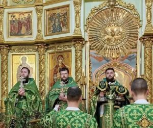В день Святой Троицы в Свято-Троицком храме г. Азова отметили престольный праздник