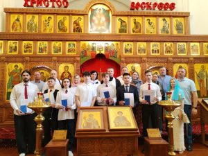 В Епархиальной Свято-Георгиевской православной школе вручены аттестаты выпускникам девятого и одиннадцатого классов