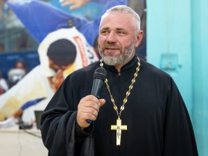 Благочинный Таганрогского округа принял участие в открытии IX фестиваля «Солнечный дождь»